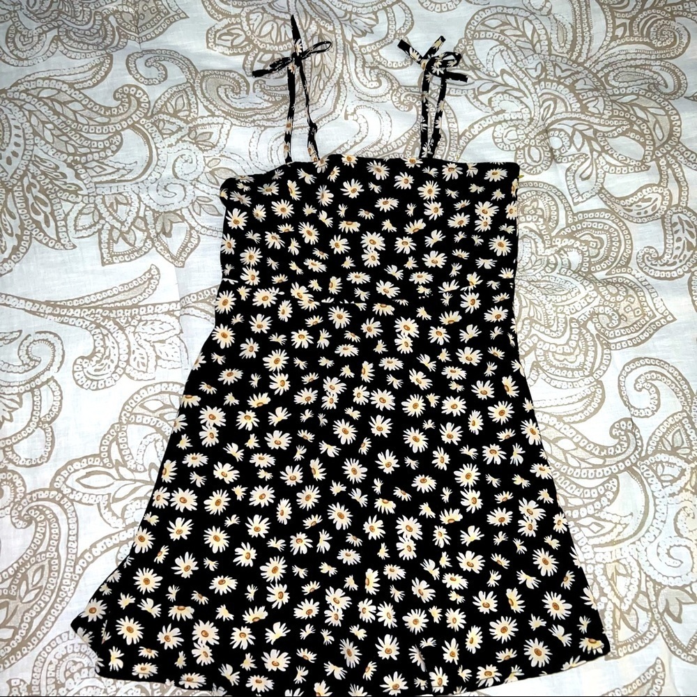 ADORABLE daisy print sundress for girls.